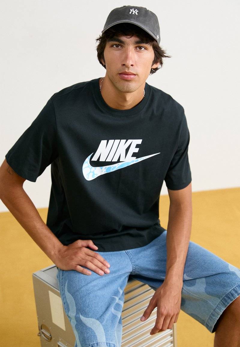 Nike Sportswear Nike Sportswear TEE FUTURA - Print T-shirt - black Begrenztes Angebot