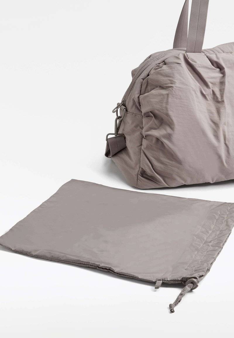 OYSHO OYSHO RUCHED - Holdall - grey Jubiläumsangebot