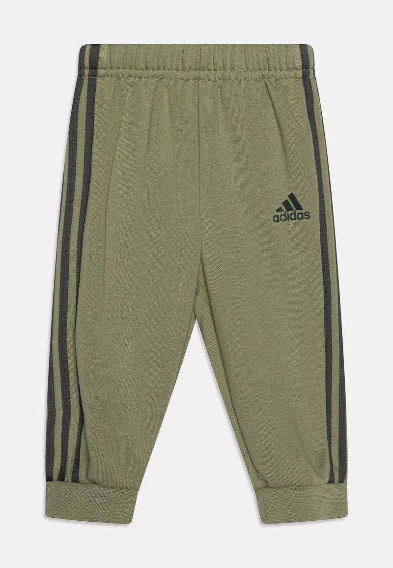 adidas Performance adidas Performance ESSENTIALS ALLOVER PRINTED - Tracksuit - tent green Zeitlich begrenztes Angebot