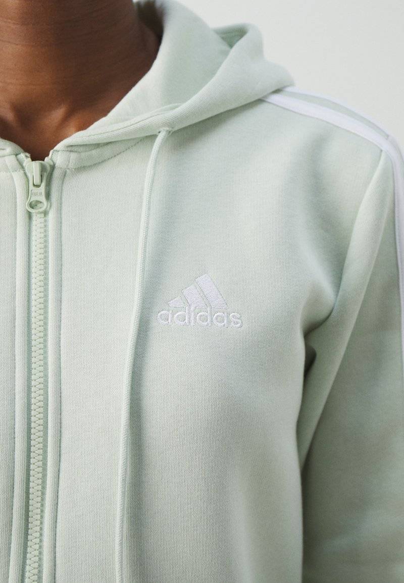 adidas Sportswear adidas Sportswear ESSENTIALS 3 STRIPES FULL ZIP HOODIE - Zip-up sweatshirt - linen green Große Rabatte