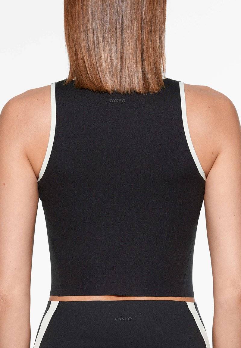 OYSHO OYSHO PERFECT-ADAPT PIPING - Sports T-shirt - black Valentinstagsangebot