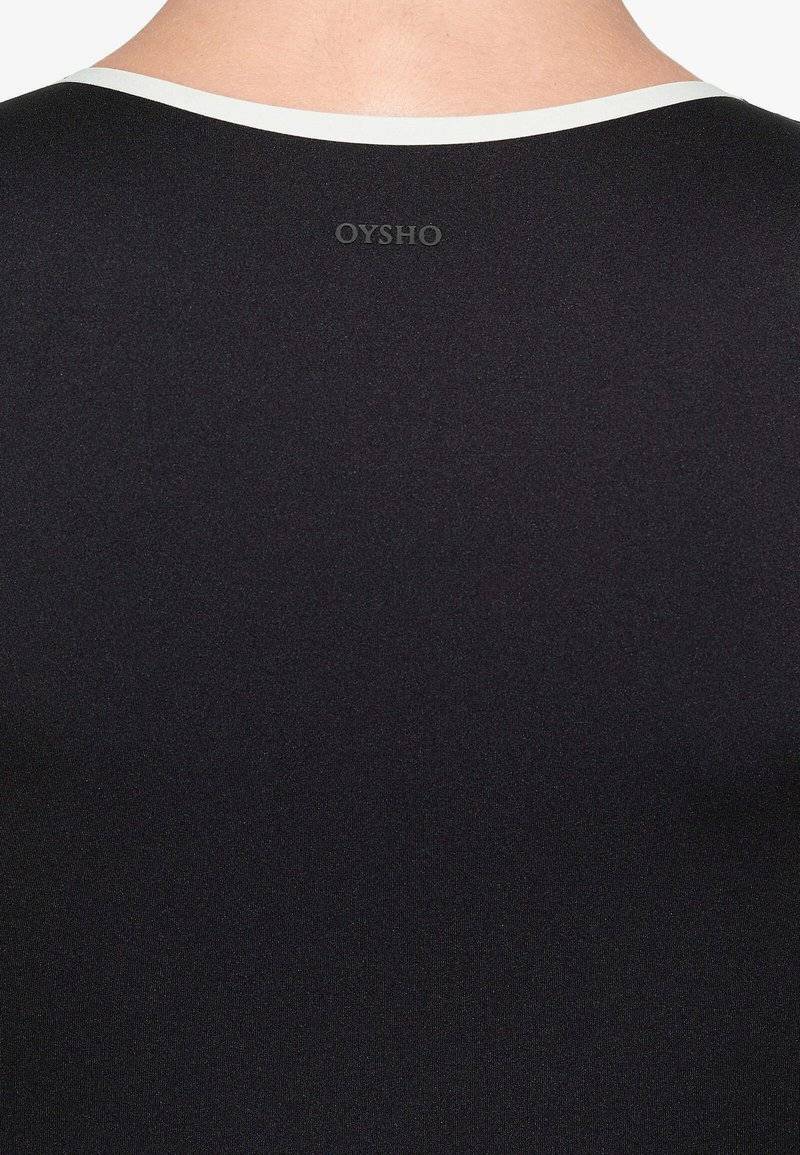 OYSHO OYSHO PERFECT-ADAPT PIPING - Sports T-shirt - black Valentinstagsangebot