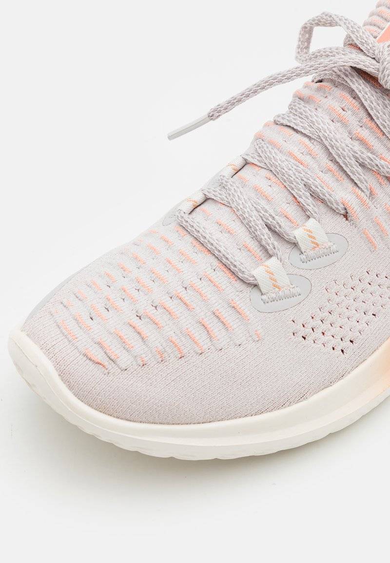 Under Armour Under Armour FLOW DYNAMIC INT EGRIT - Training shoe Kostenloser Versand