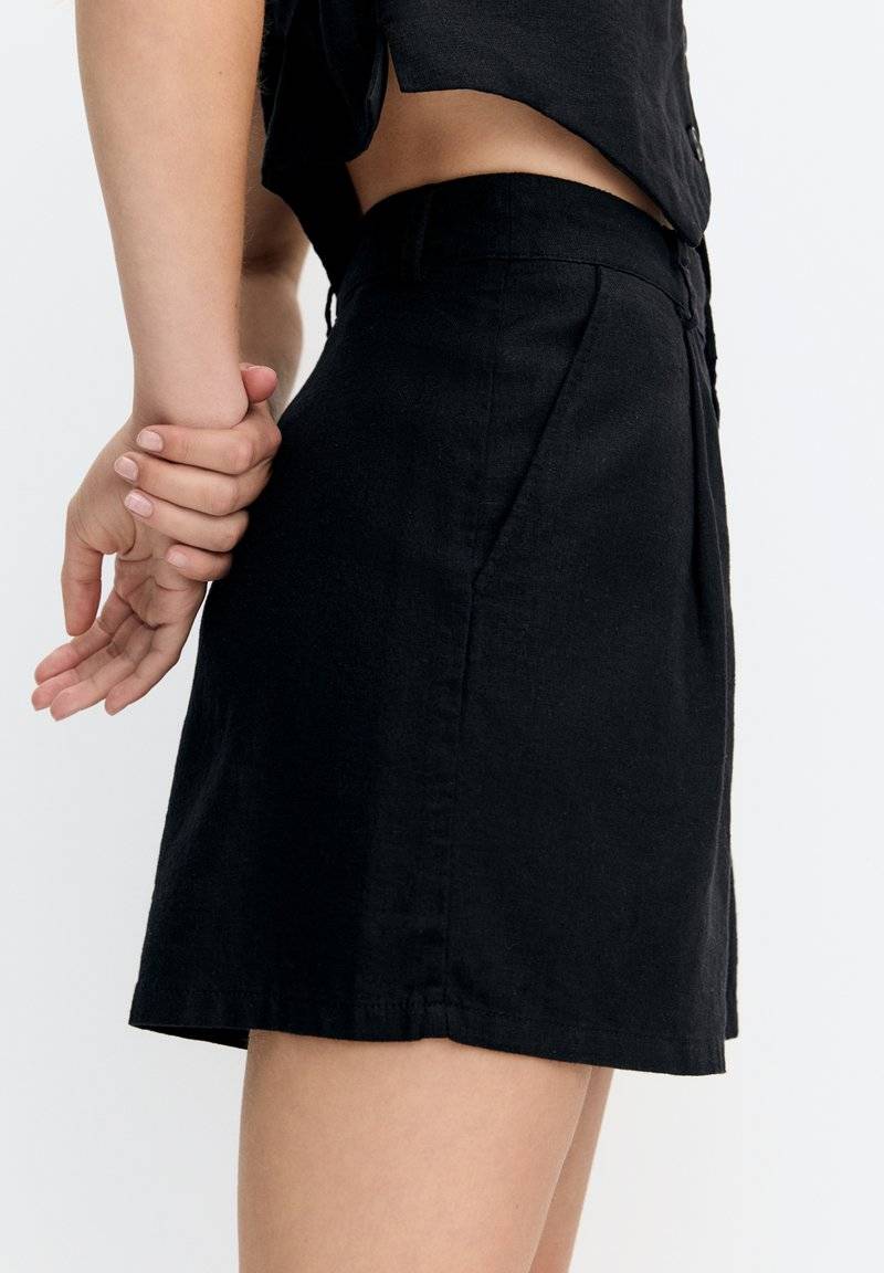 PULL&BEAR PULL&BEAR RUSTIC - BERMUDA - Shorts - black Exklusivangebot