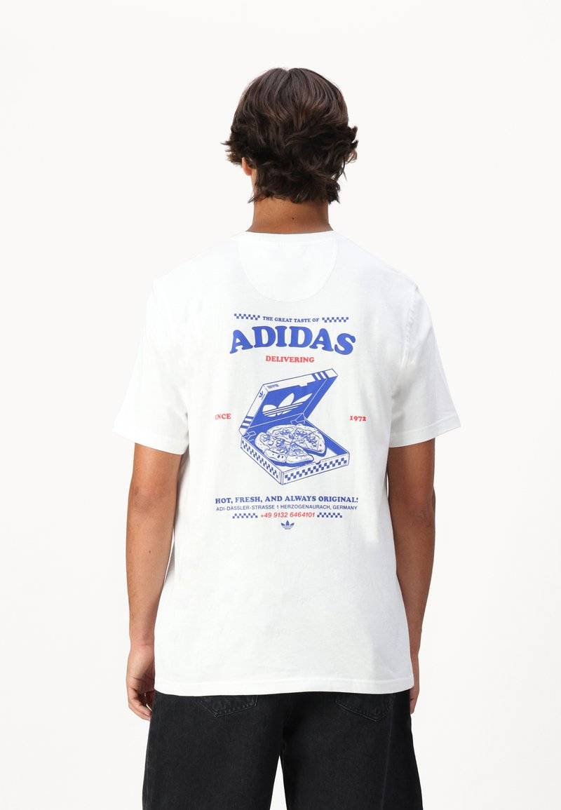 adidas Originals adidas Originals STREET APETIT UNISEX - Print T-shirt - white Black Friday