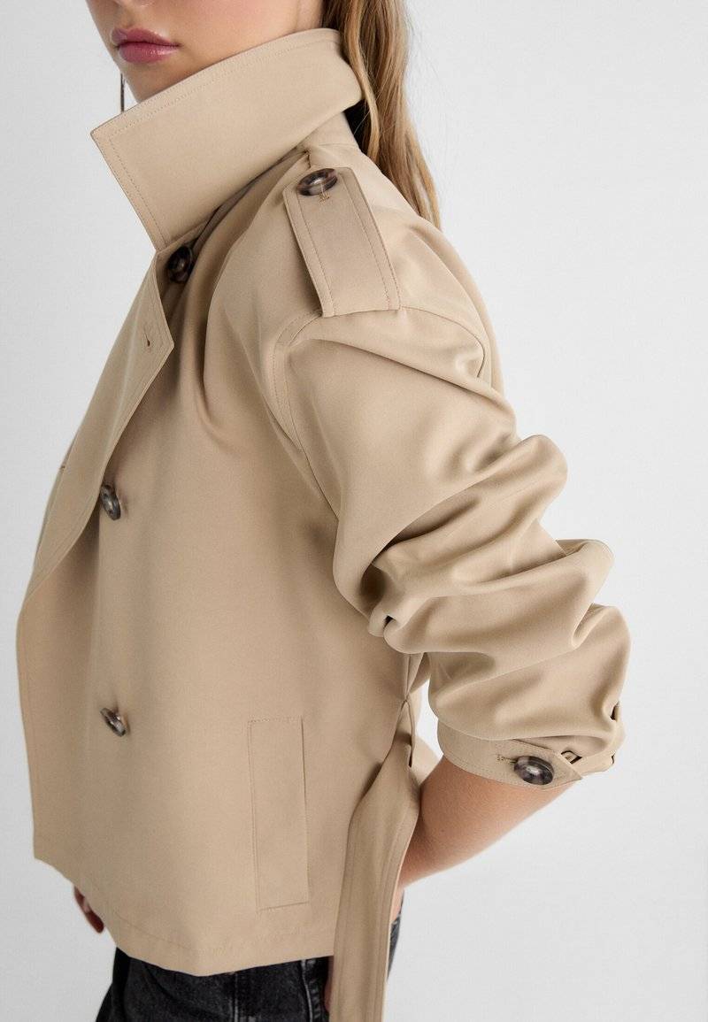 Stradivarius Stradivarius WITH BELT - Summer jacket - beige Lagerräumung