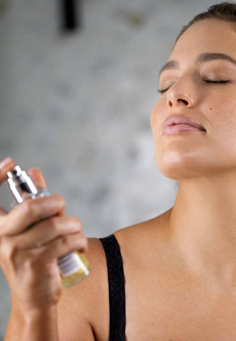St. Tropez St. Tropez SELF TAN PURITY BRONZING WATER FACE MIST - Self tan Nur für heute