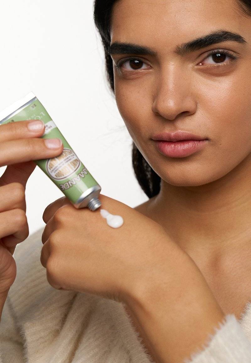 L'OCCITANE L'OCCITANE ALMOND HAND CREAM - Hand cream Fabrikpreis