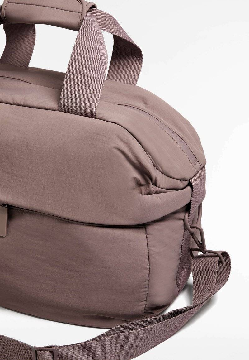 OYSHO OYSHO WITH FLAP POCKET - Sports bag - pink Saisonschlussverkauf