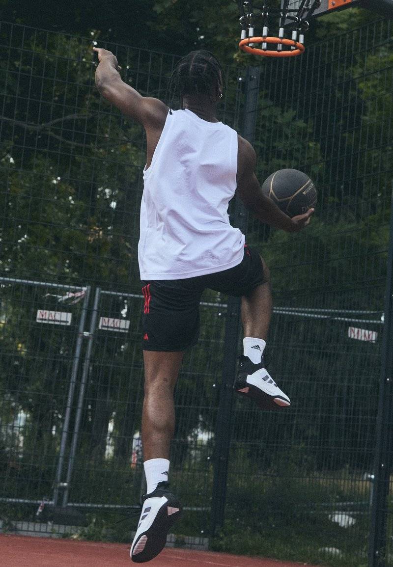 adidas Performance adidas Performance OWNTHEGAME 3.0 - Basketball shoes Vatertagsangebot