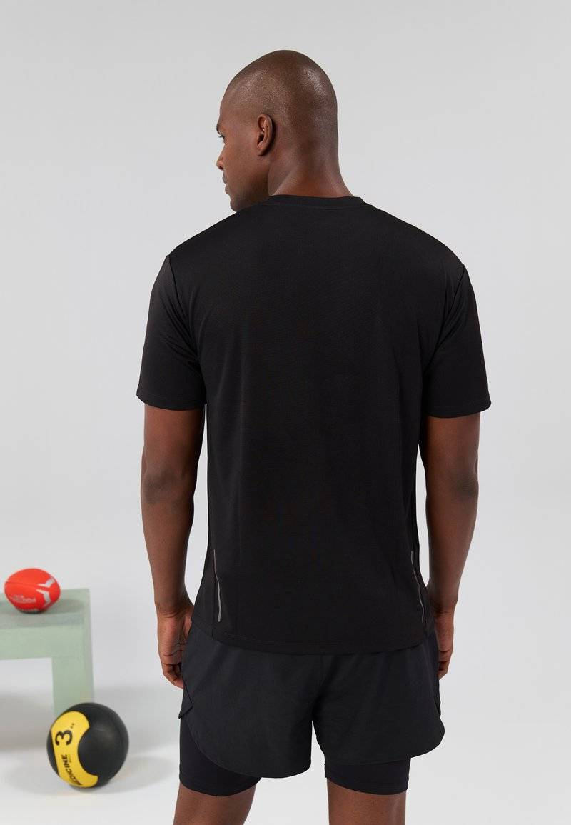 Pier One Sport Pier One Sport Basic T-shirt - black Große Rabatte
