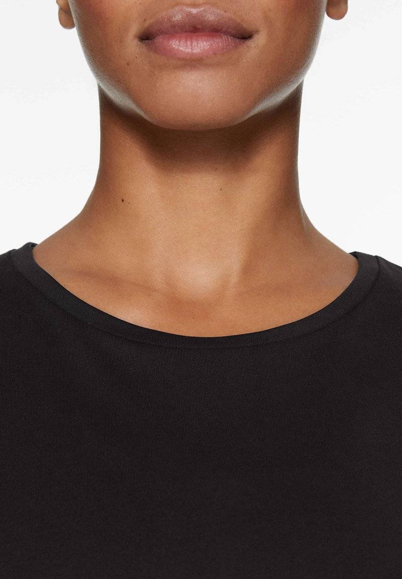 OYSHO OYSHO MODAL - Basic T-shirt - black Kauf eins, bekomm eins gratis