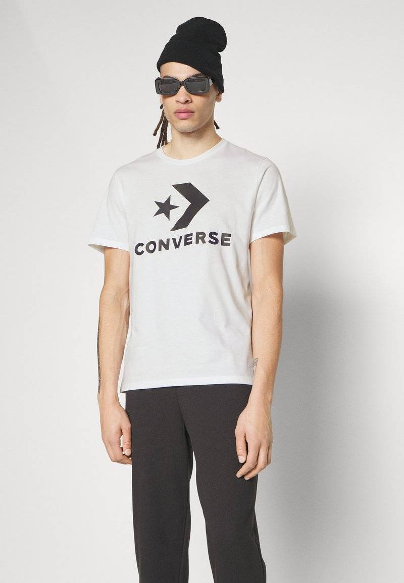 Converse Converse GO TO STAR CHEVRON TEE UNISEX - Print T-shirt - white Bis zu 60% Rabatt