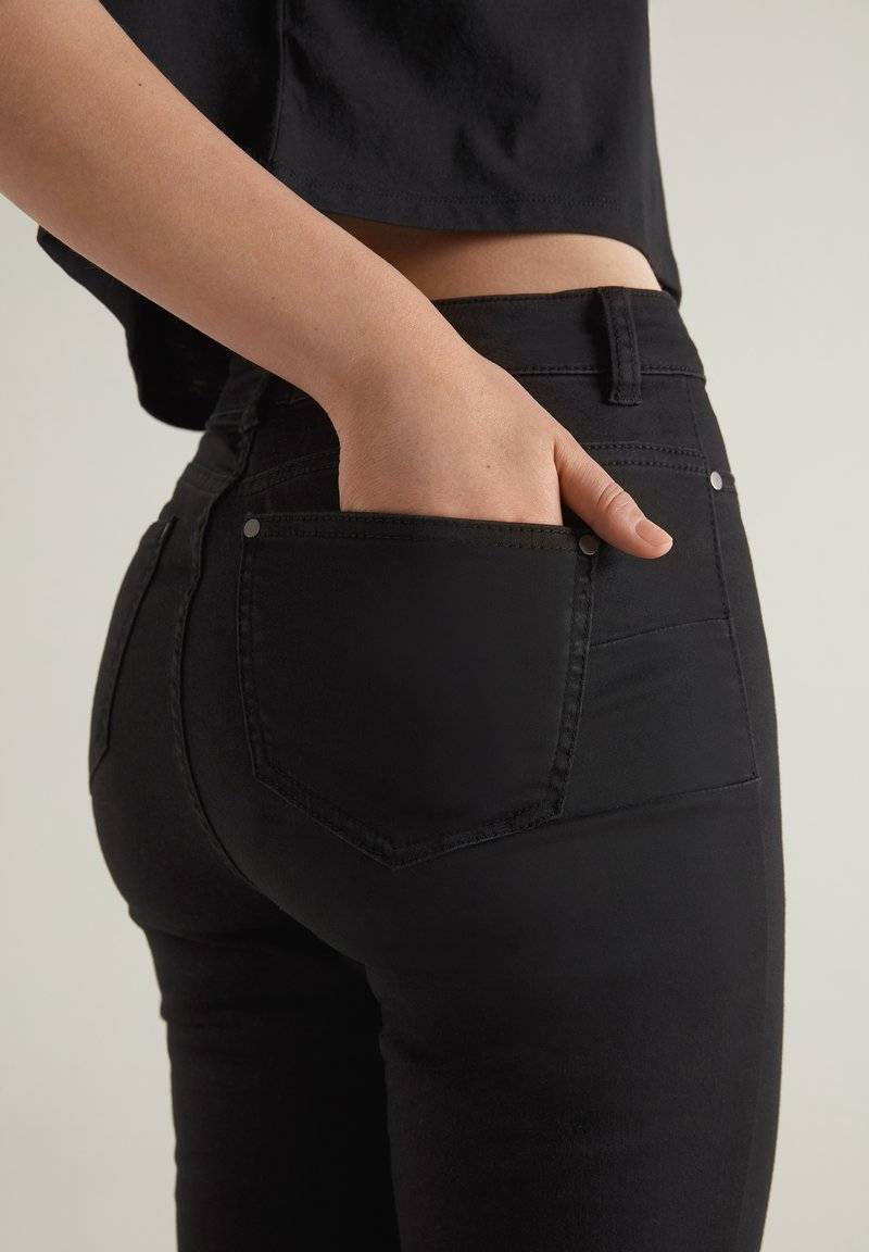 Tezenis Tezenis PUSH-UP - Slim fit jeans - nero 50% Rabatt für begrenzte Zeit
