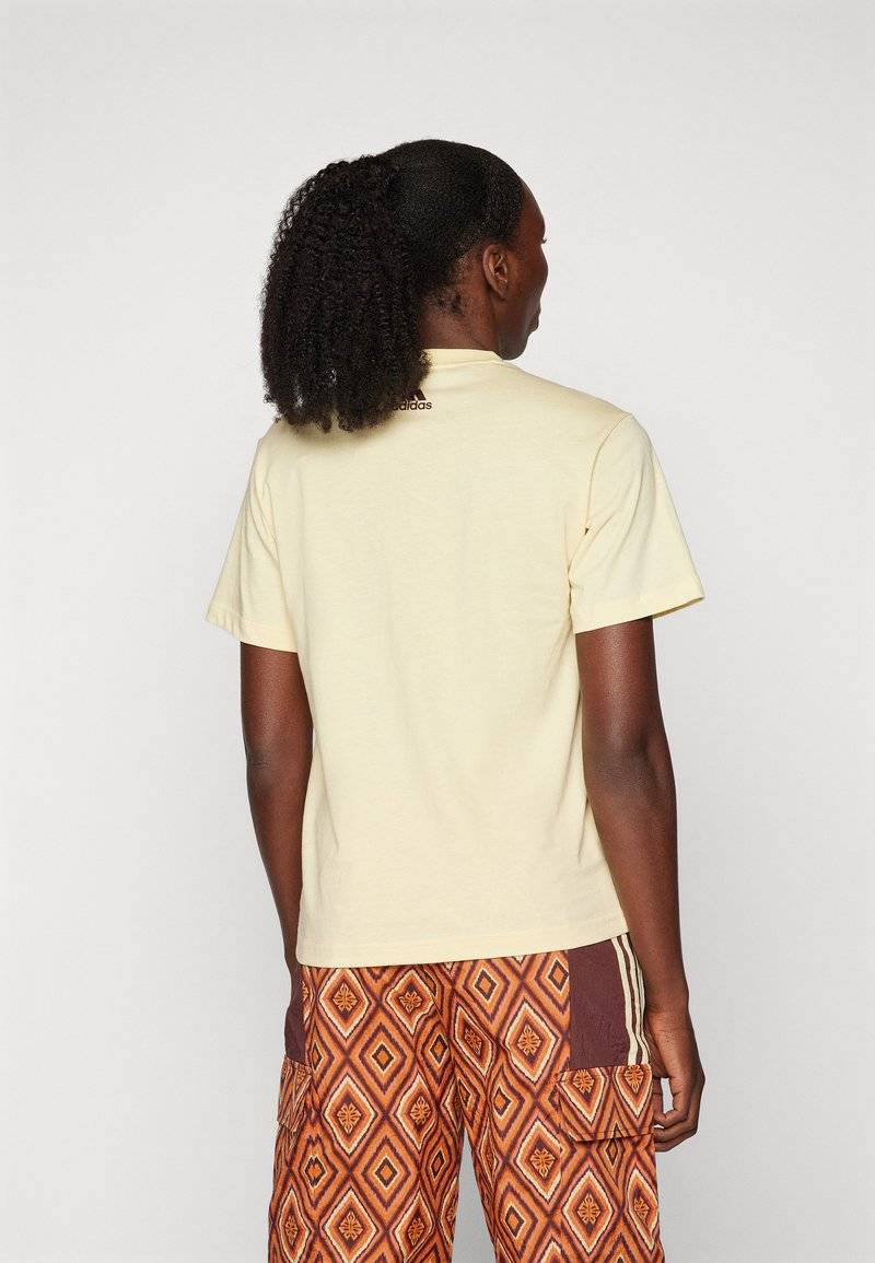 adidas Sportswear adidas Sportswear ADIDAS FARM RIO GRAPHIC - Print T-shirt - easy yellow Cyber Monday