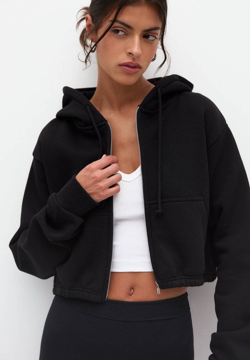 PULL&BEAR PULL&BEAR CROPPED - Zip-up sweatshirt - black Letzter Tag