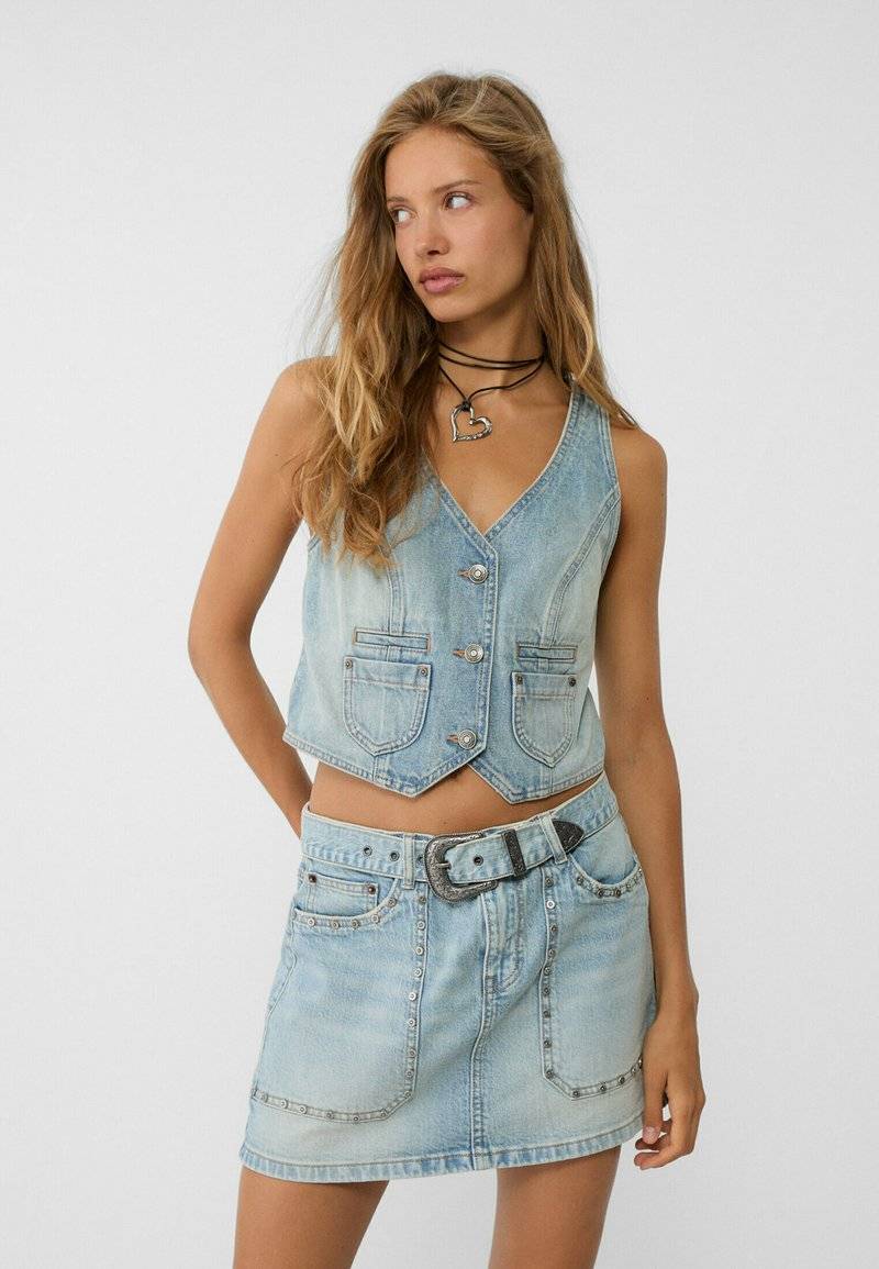 Stradivarius Stradivarius STUDDED - Waistcoat - laser denim Bis zu 50% Rabatt