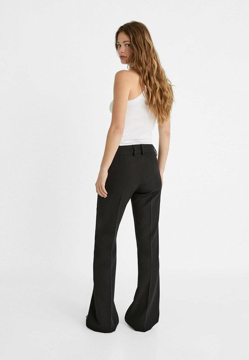 Stradivarius Stradivarius TAILORED FLARED - Trousers - black Sonderangebot der Fabrik