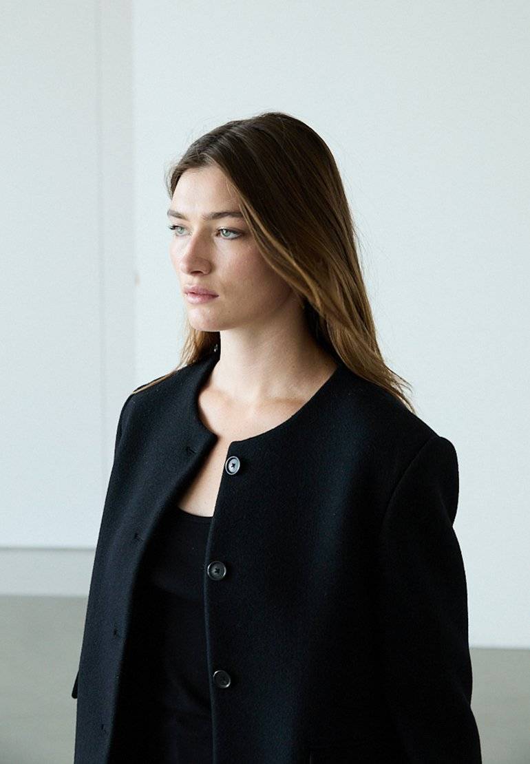 Massimo Dutti Massimo Dutti WITH CREW NECK - Blazer - black Nur noch ein Tag übrig