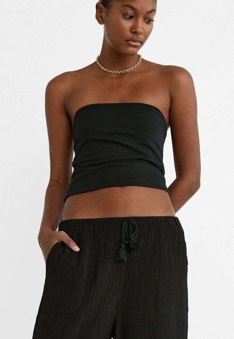 Stradivarius Stradivarius FLOWING CULOTTES - Trousers - black zollfrei