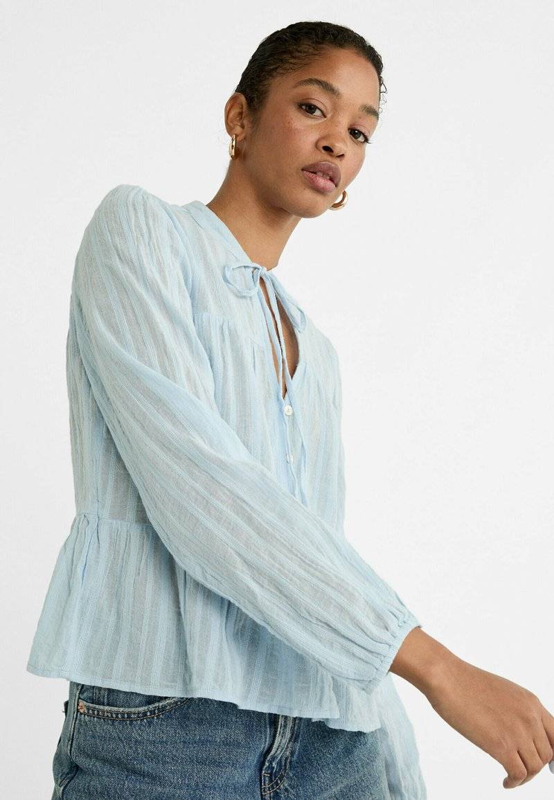 Stradivarius Stradivarius FLOWING BOHO - Blouse - light blue 50% Rabatt für begrenzte Zeit